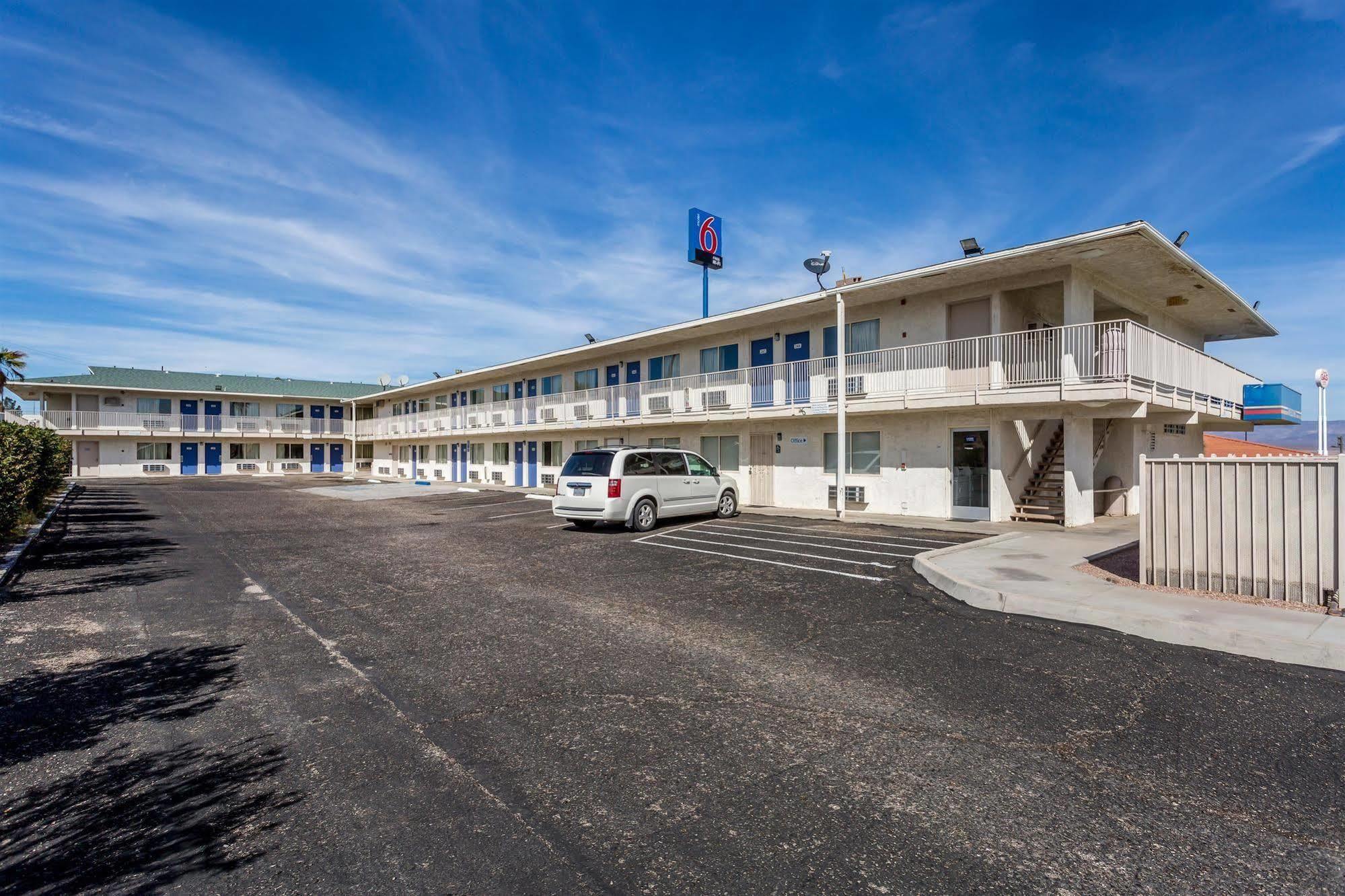 6-needles, Ca Hotel